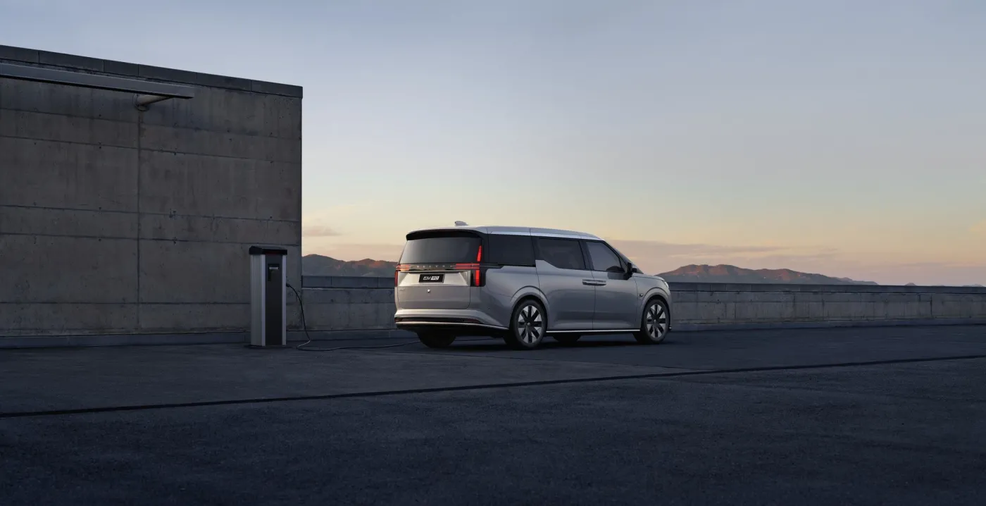 volvo-em90-elektryczny-minivan-37985891.jpg