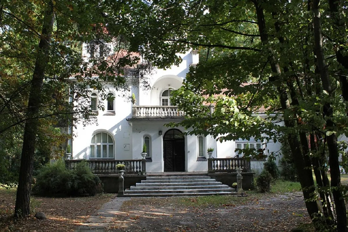 Ekipa "Klanu" ma problemy. Kultowa willa Lubiczów poza zasięgiem produkcji