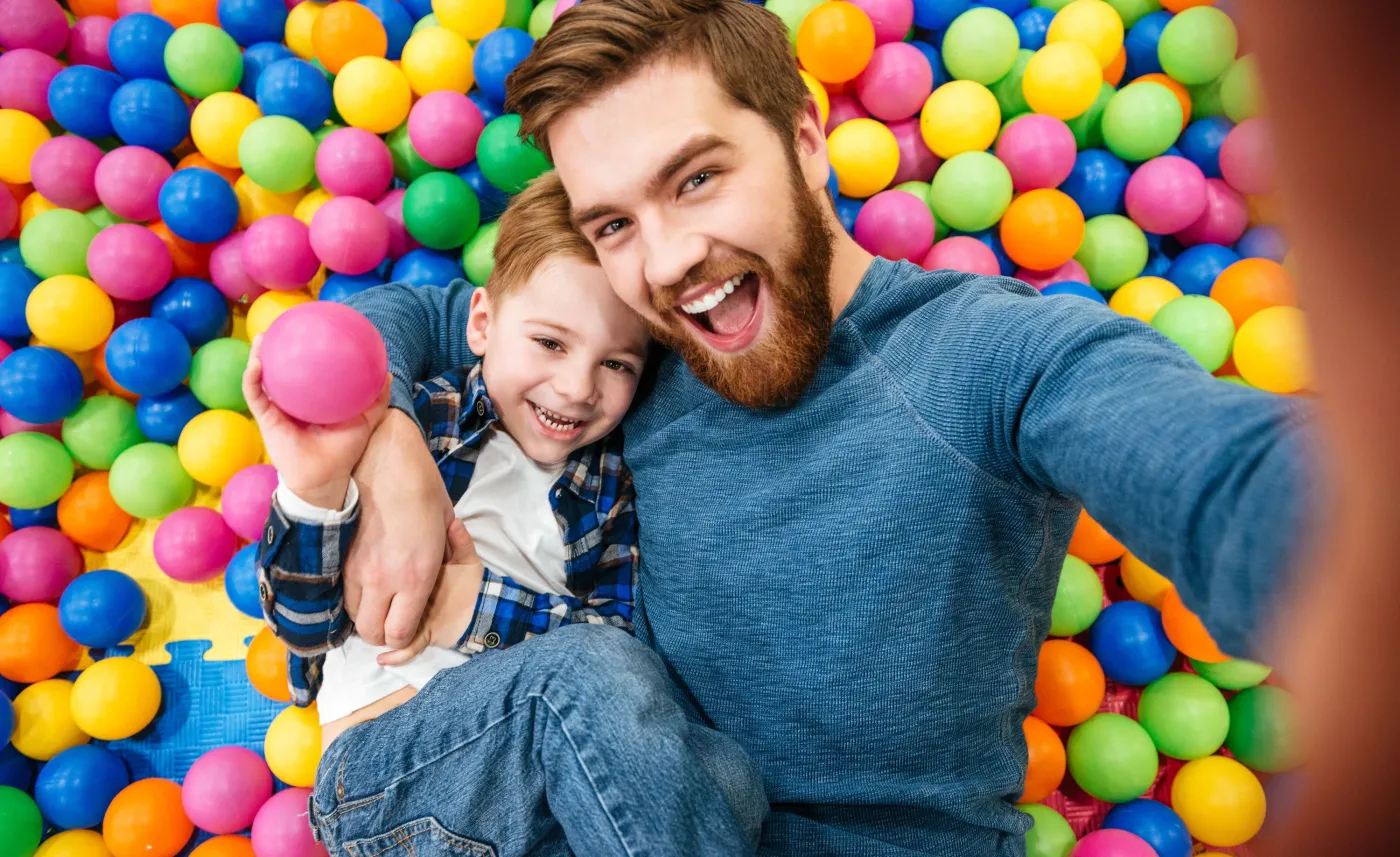 Rodzice walczą z dylematem, kogo zaprosić na urodziny dziecka. "Przesadzacie"