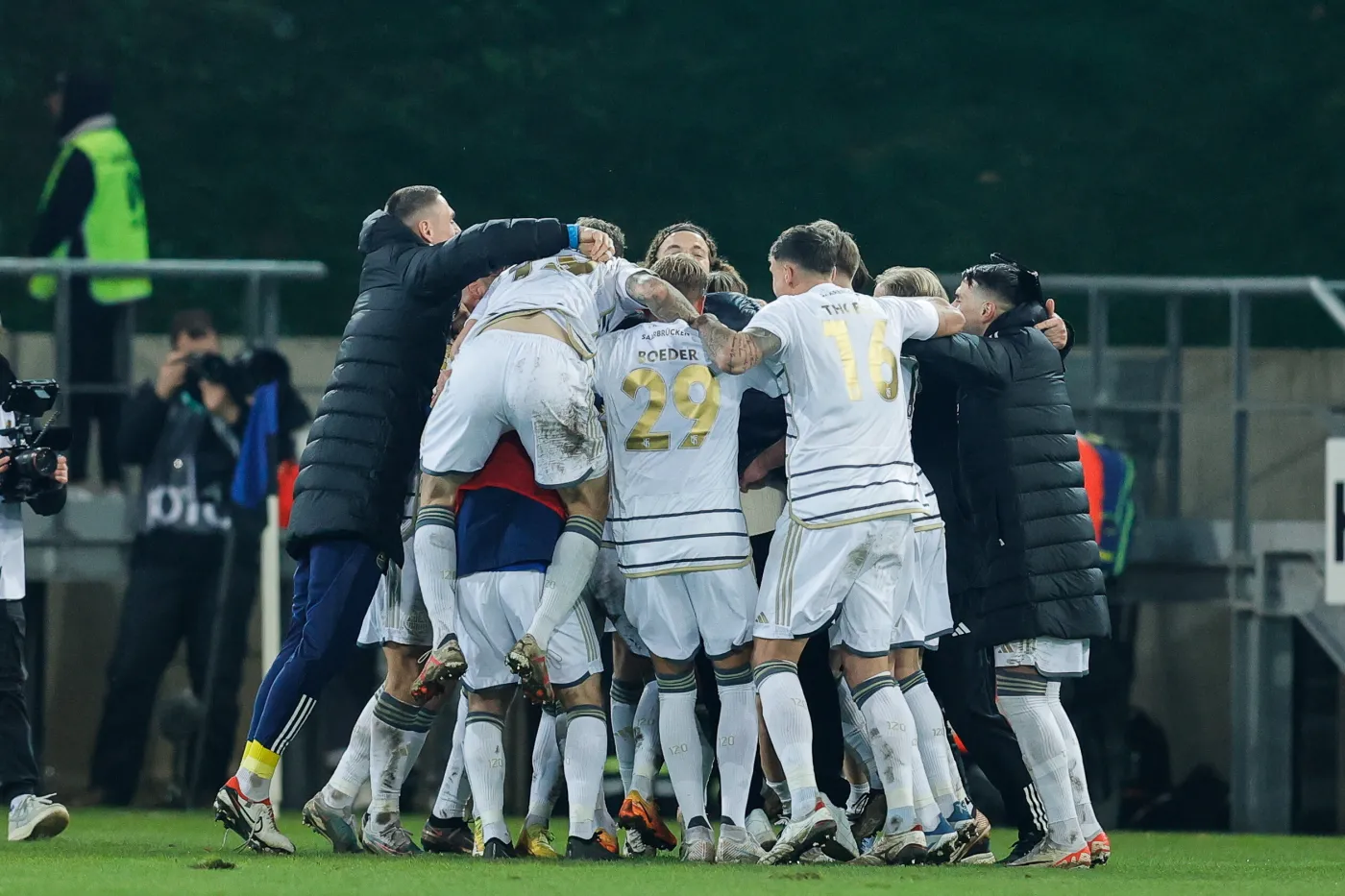 Piłkarze FC Saarbruecken robią furorę w Pucharze Niemiec. Najpierw ograli Bayern, teraz Eintracht