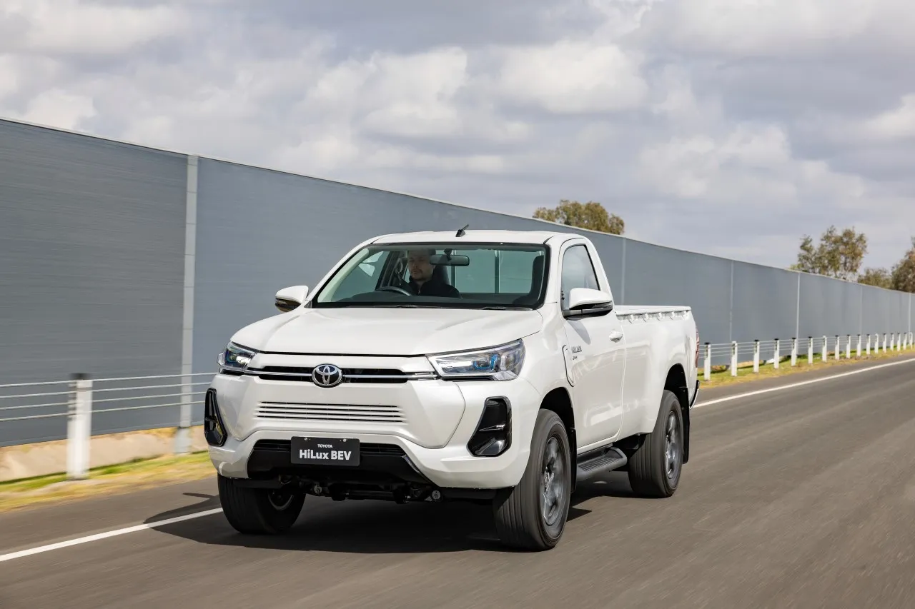 toyota-hilux-bev-revo-concept-38008718.jpeg