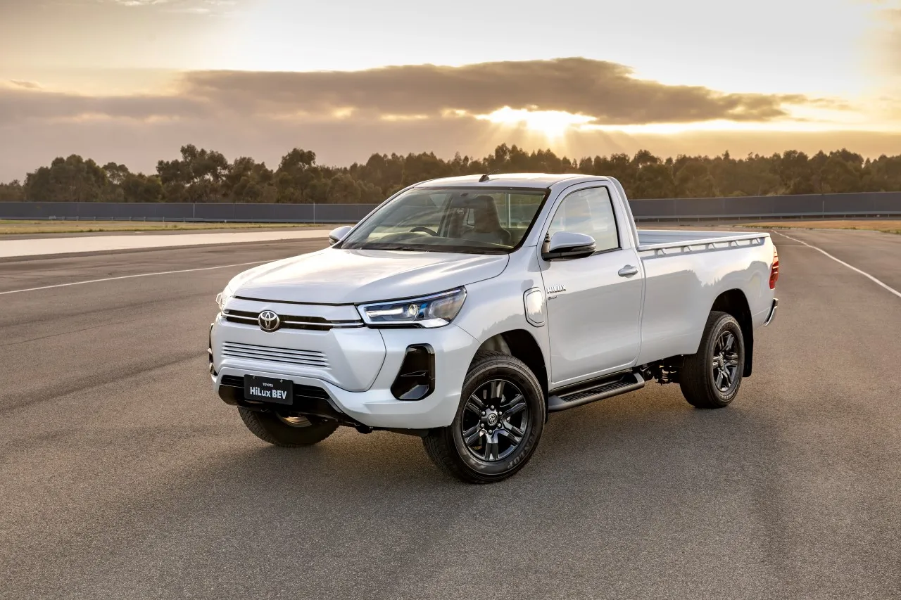 toyota-hilux-bev-revo-concept-38008728.jpeg