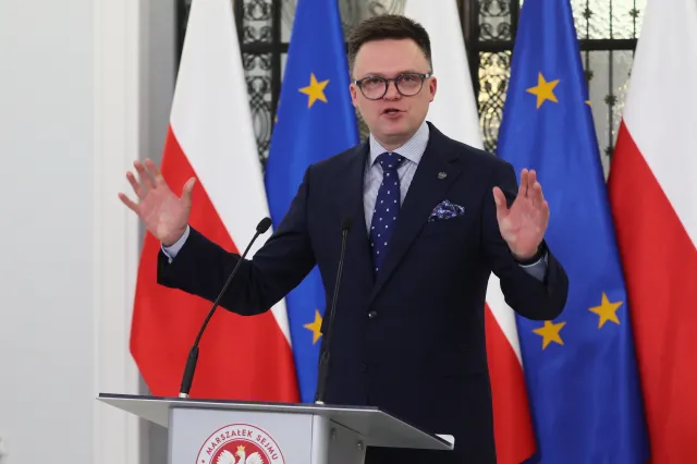 Co dalej z mandatem poselskim Wąsika? Hołownia: Status jest niejasny