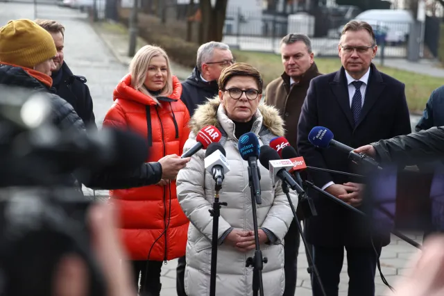 Awantura o media publiczne. Szydło: To jest pierwszy krok do zawłaszczenia państwa