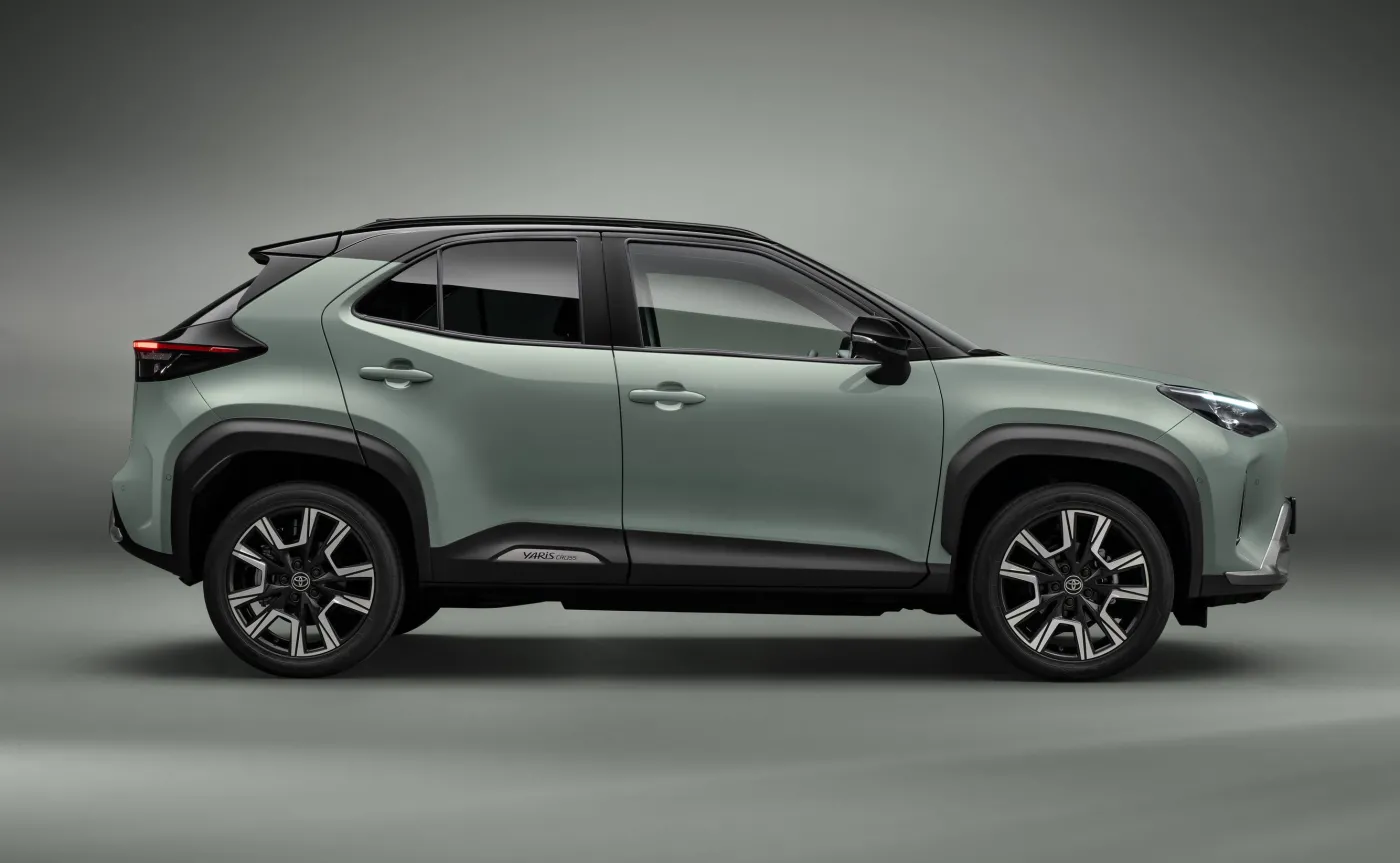 toyota-yaris-cross-hybrid-130-37996042.jpg