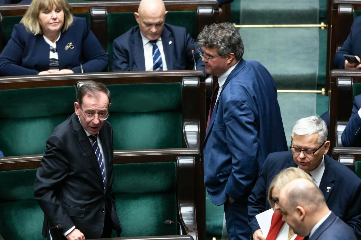 Puste miejsca w ławach po Kamińskim i Wąsiku. Kto w nich zasiądzie?