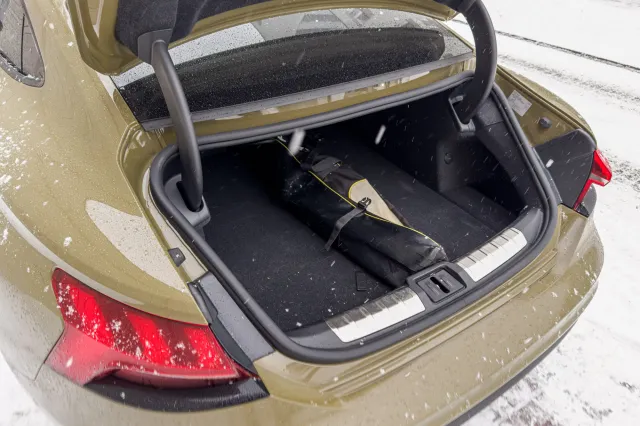 Czy można dostać mandat za narty w samochodzie? Co mówią przepisy?