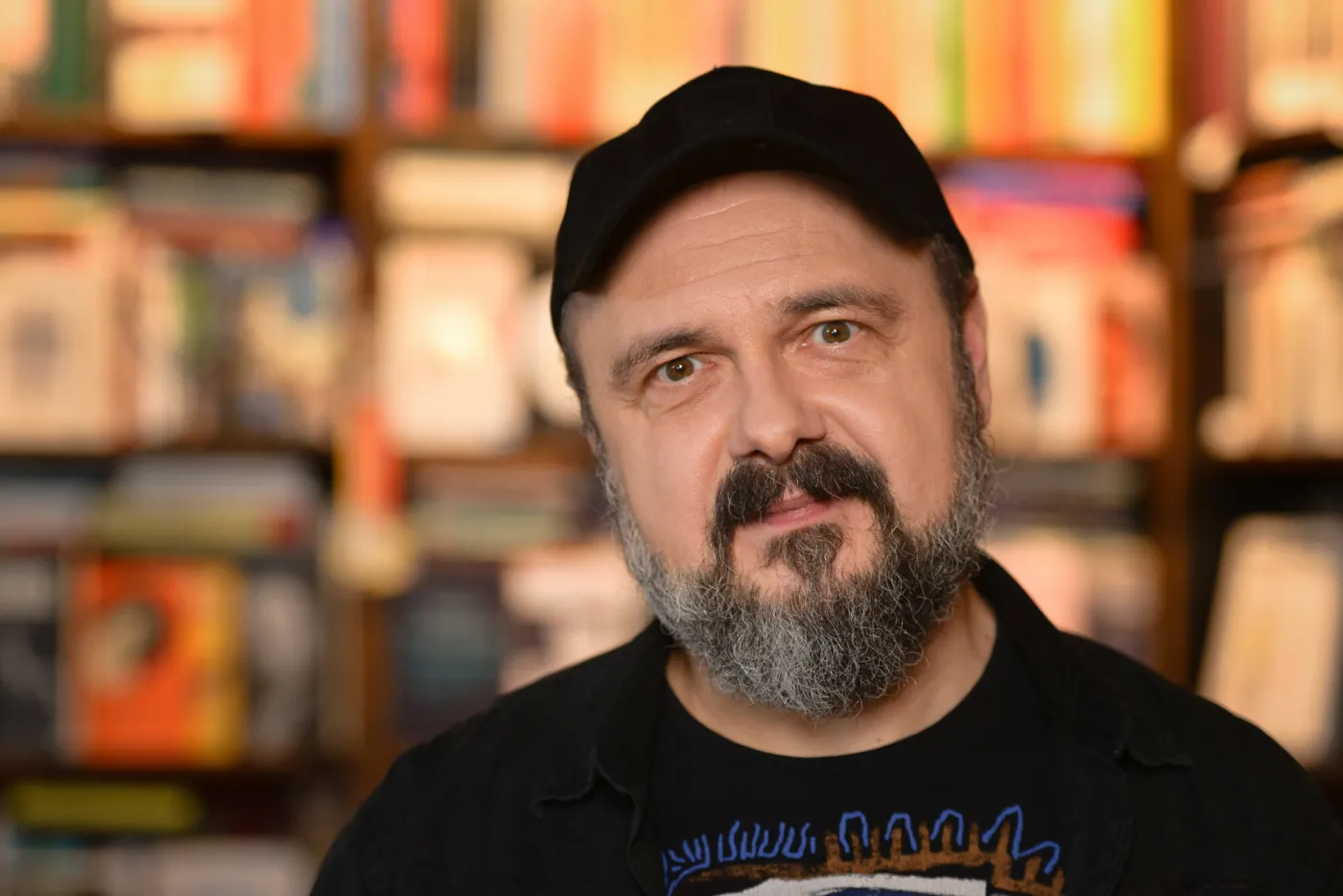 Arkadiusz Jakubik: Trzeba hołubić w sobie łobuza. "Chory na Polskę" aktor kończy 55 lat [FOTO]