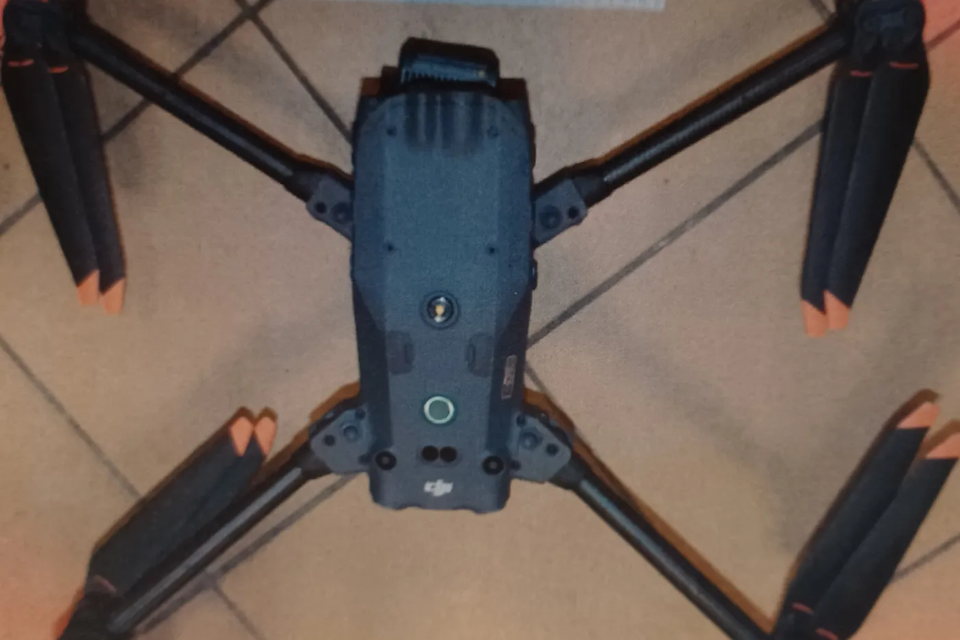 Warszawa: Dwa strzały i woreczek z wodą. Dron zniszczony, mężczyźnie grozi więzienie