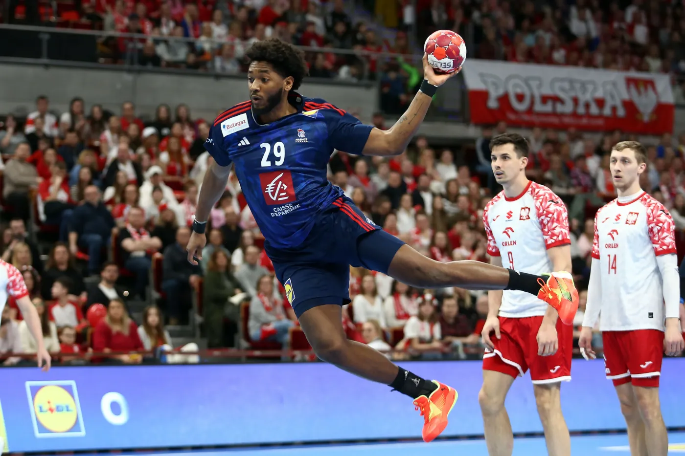 Piłkarz ręczny Industrii Kielce oskarżony o próbę gwałtu jest już na wolności