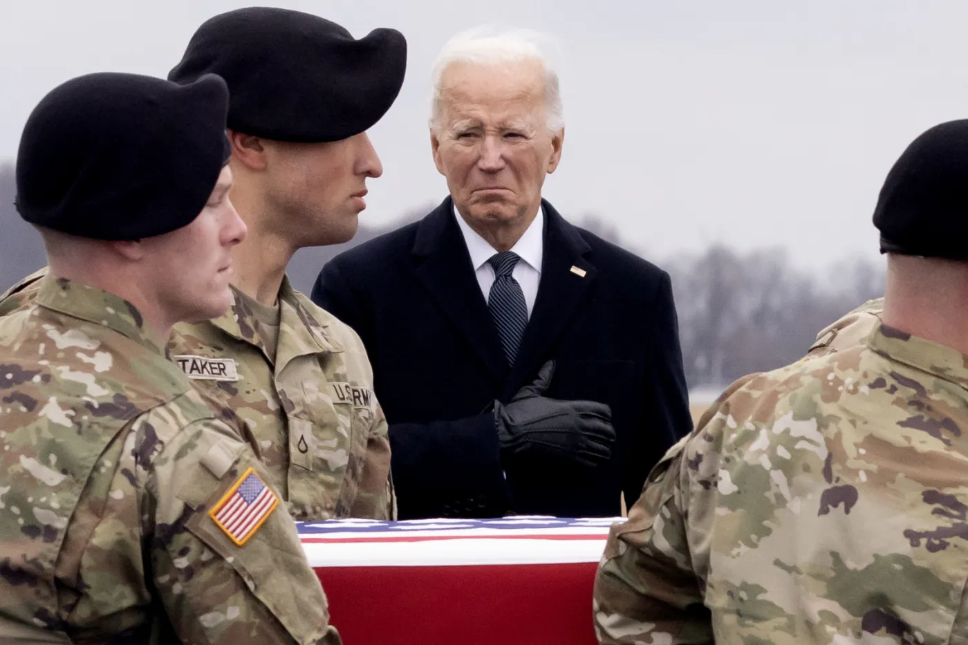 Ciała amerykańskich żołnierzy wróciły z Jordanii do USA. Biden był wyraźnie wzruszony