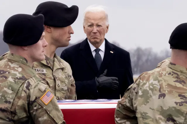 Ciała amerykańskich żołnierzy wróciły z Jordanii do USA. Biden był wyraźnie wzruszony