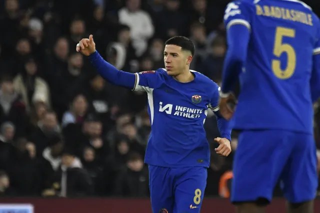 Enzo Fernandez zdjął pajęczynę w bramce Aston Villi. Chelsea w 1/8 Pucharu Anglii [WIDEO]