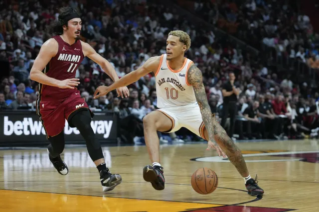 Liga NBA. Sochan zdobył 6 punktów i zjadł kibicowi popcorn [WIDEO]