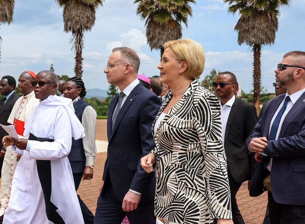 Agata Kornhauser-Duda w nietypowej stylizacji. Jej żakiet przyciąga uwagę [FOTO]