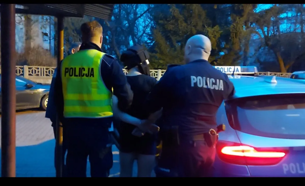 Strzały i pościg za kradzionym autem. W tle alkohol i recydywa