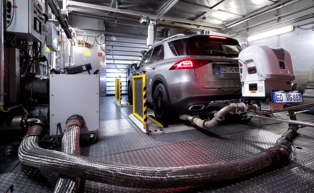 Silnik Diesla i benzynowy znikają na zawsze. PE zatwierdził NOWE przepisy