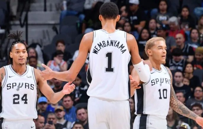 Kilkanaście punktów Sochana to za mało. Kolejna porażka Spurs