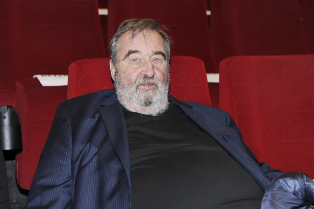 Wnuczka Krzysztofa Kowalewskiego zaręczyła się. Kim jest jej wybranka? [WIDEO]