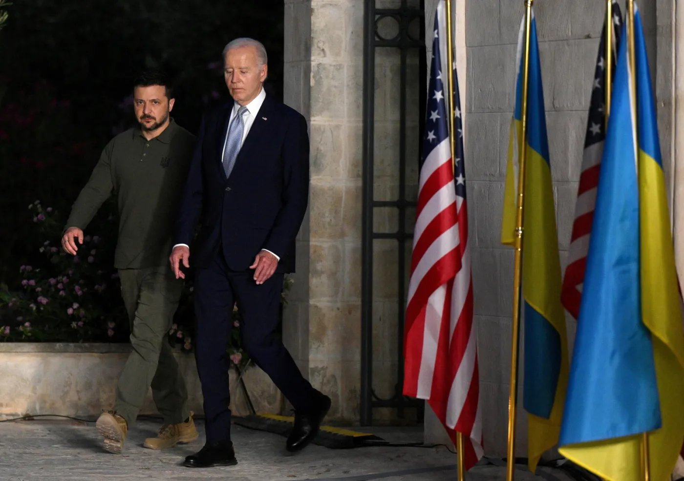 Zełenski jest naiwny? Biden zwrócił mu uwagę publicznie