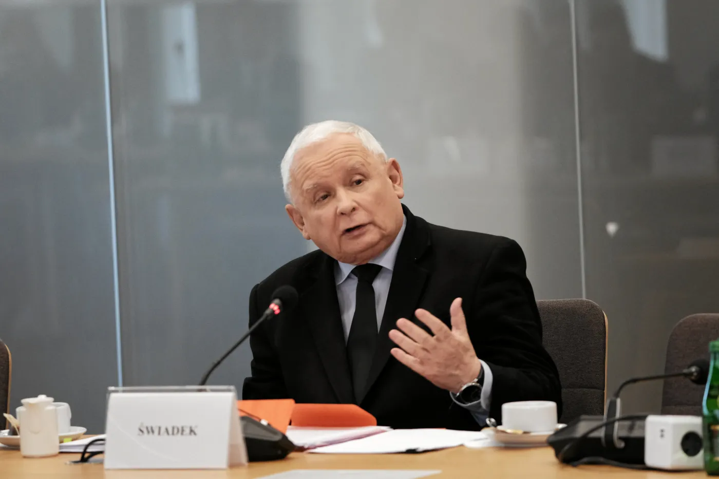 Kaczyński przed komisją ds. afery wizowej. Rzecznik PiS pisze o ryzyku