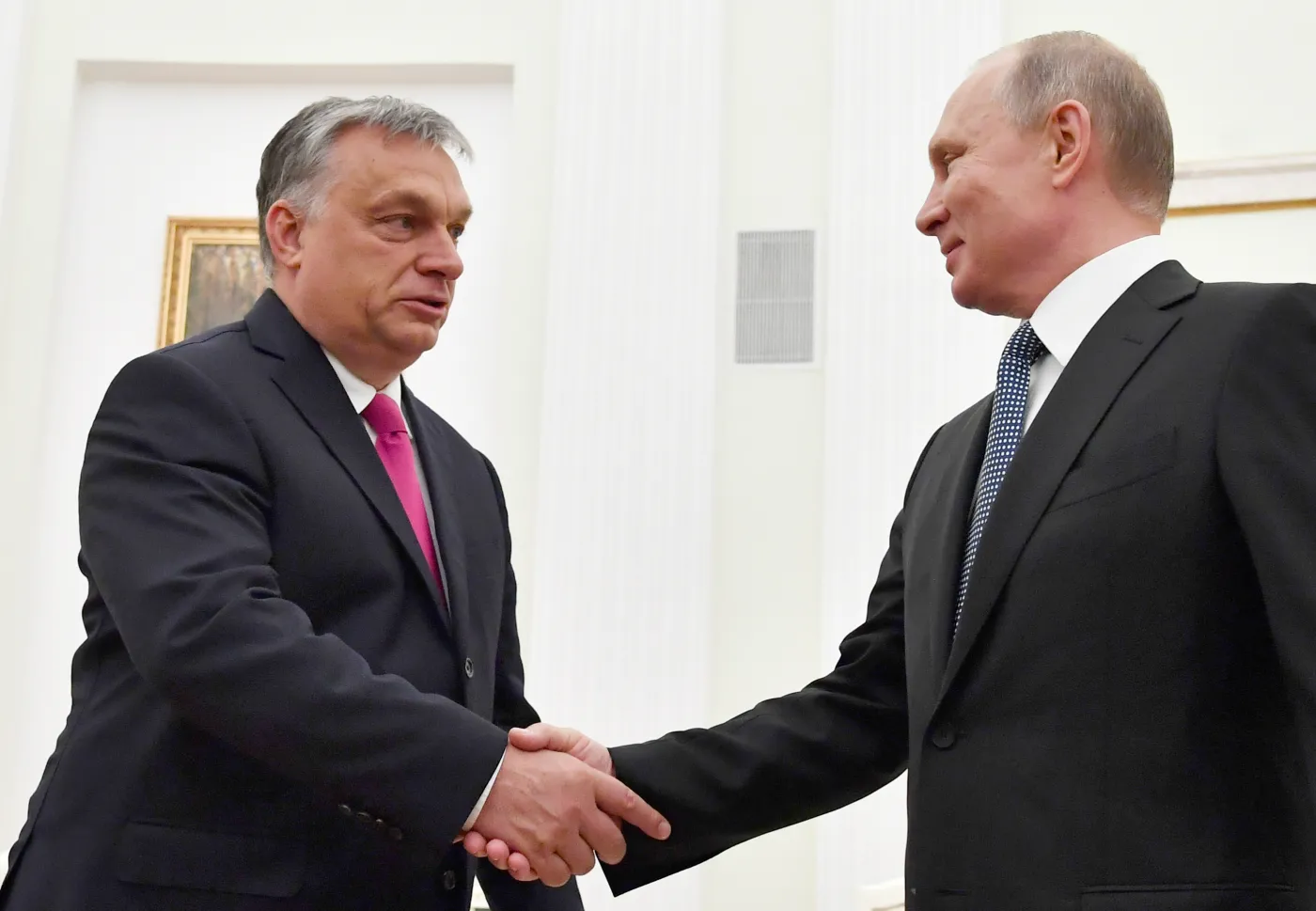 Orban u Putina. "Nie potrzebuję mandatu". Tusk zniesmaczony