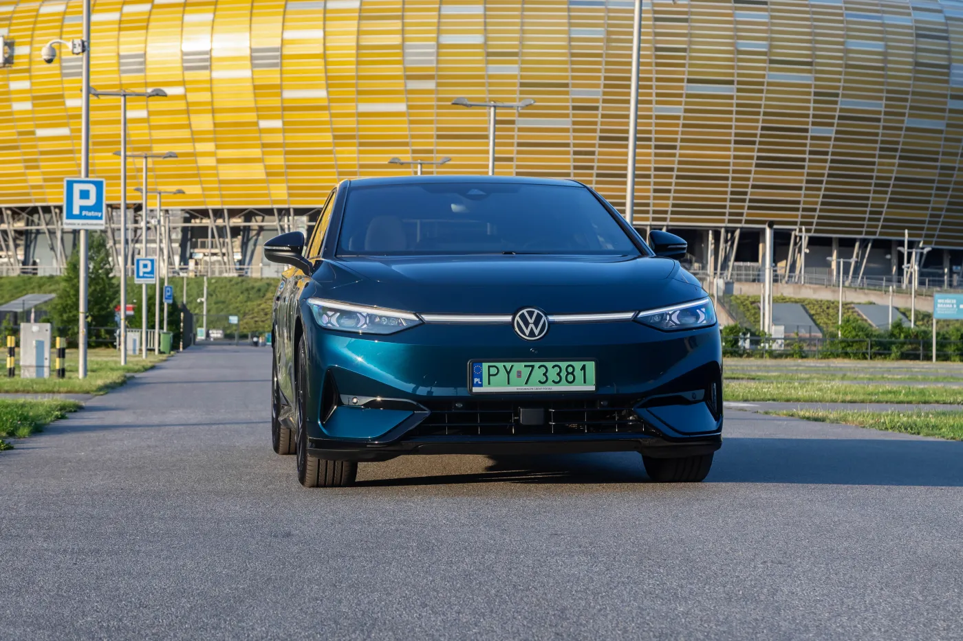 elektryk-kontra-auto-spalinowe-38216463.jpg