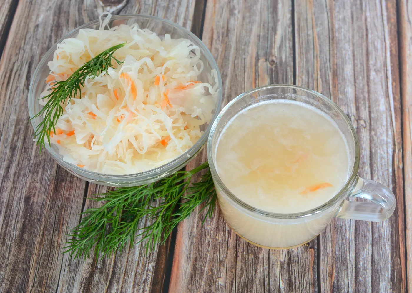 Homemade,Sauerkraut,Juice,And,Sauerkraut