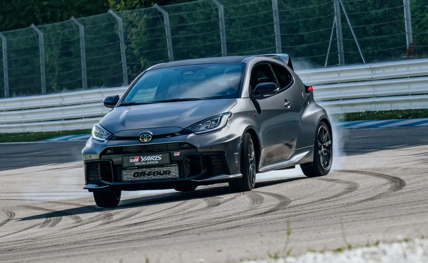 toyota-gr-yaris-ogier-edition-38281315.jpg