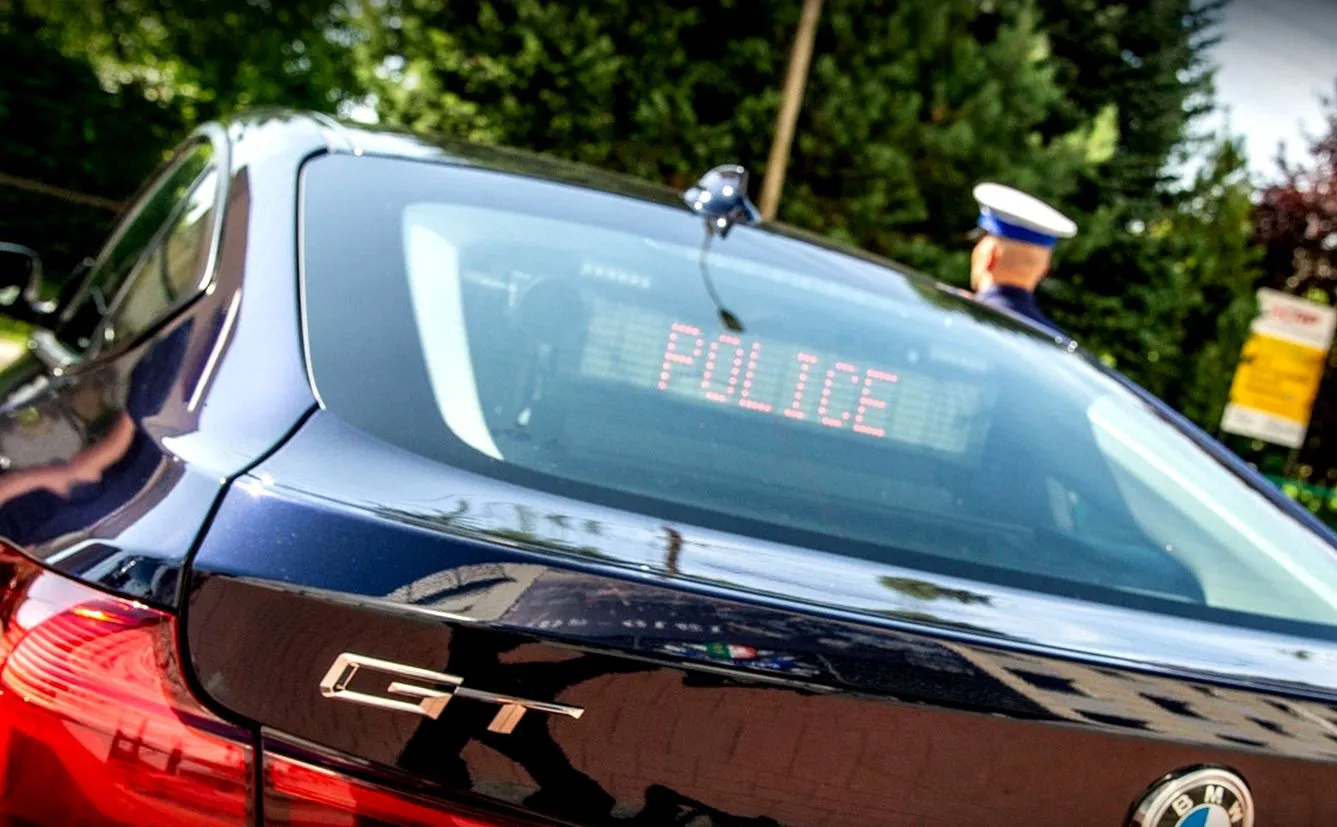 nieoznakowany-radiowoz-policji-37904924.jpg