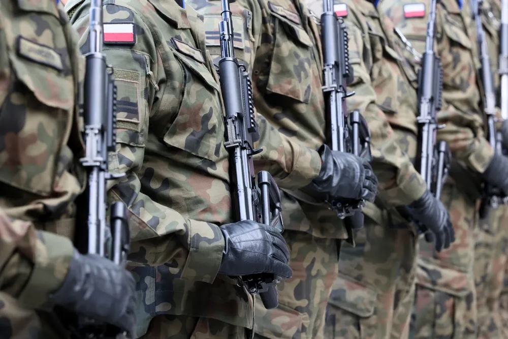Rekordowa liczba odejść z wojska. Dlaczego więc wciąż jest tak dużo zawodowych żołnierzy?