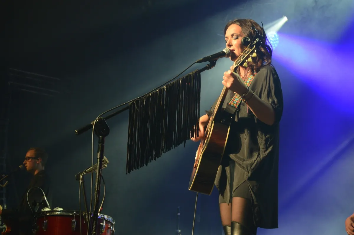 "Domek z Kart" - Kasia Kowalska prezentuje drugi teledysk z albumu "MTV Unplugged"