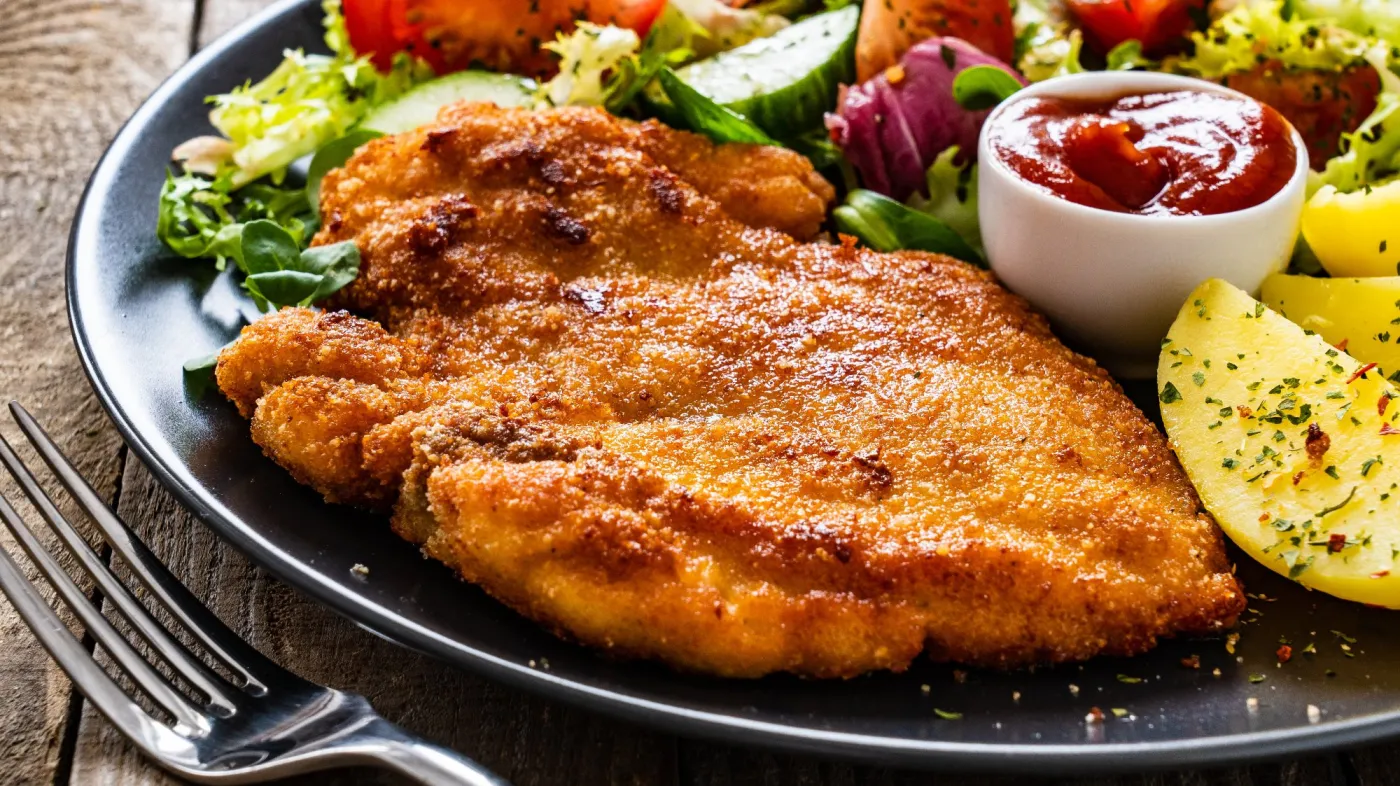 Pork,Chop,With,Boiled,Potatoes,And,Vegetable,Salad,On,Wooden