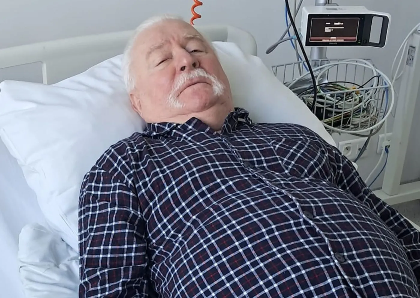 Lech Wałęsa trafił do szpitala. Niepokojący wpis byłego prezydenta