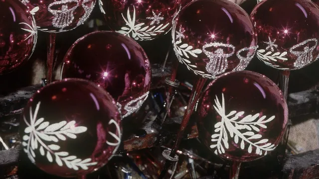 Wyrzuciłeś? Żałuj! Bombki z czasów PRL osiągają zawrotne ceny