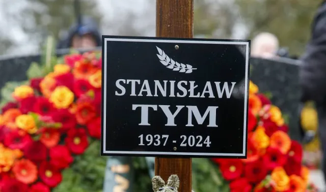 Tak wygląda grób Stanisława Tyma. Ten jeden szczegół zwraca uwagę [FOTO]