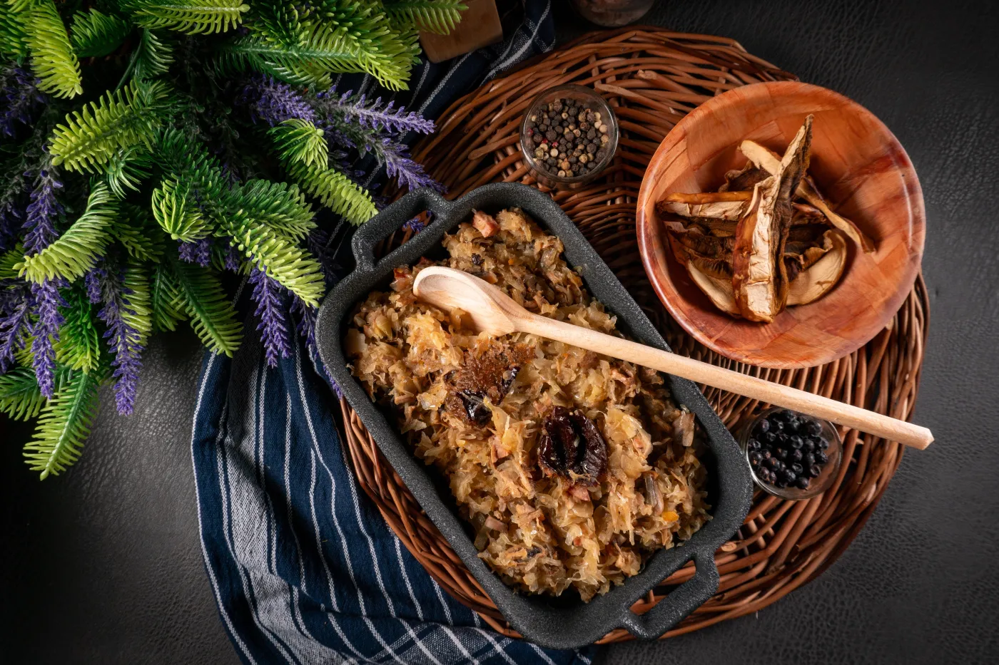 Stewed,Cabbage,With,Pork,,Sausages,And,Mushrooms.,Bigos,-,Traditional
