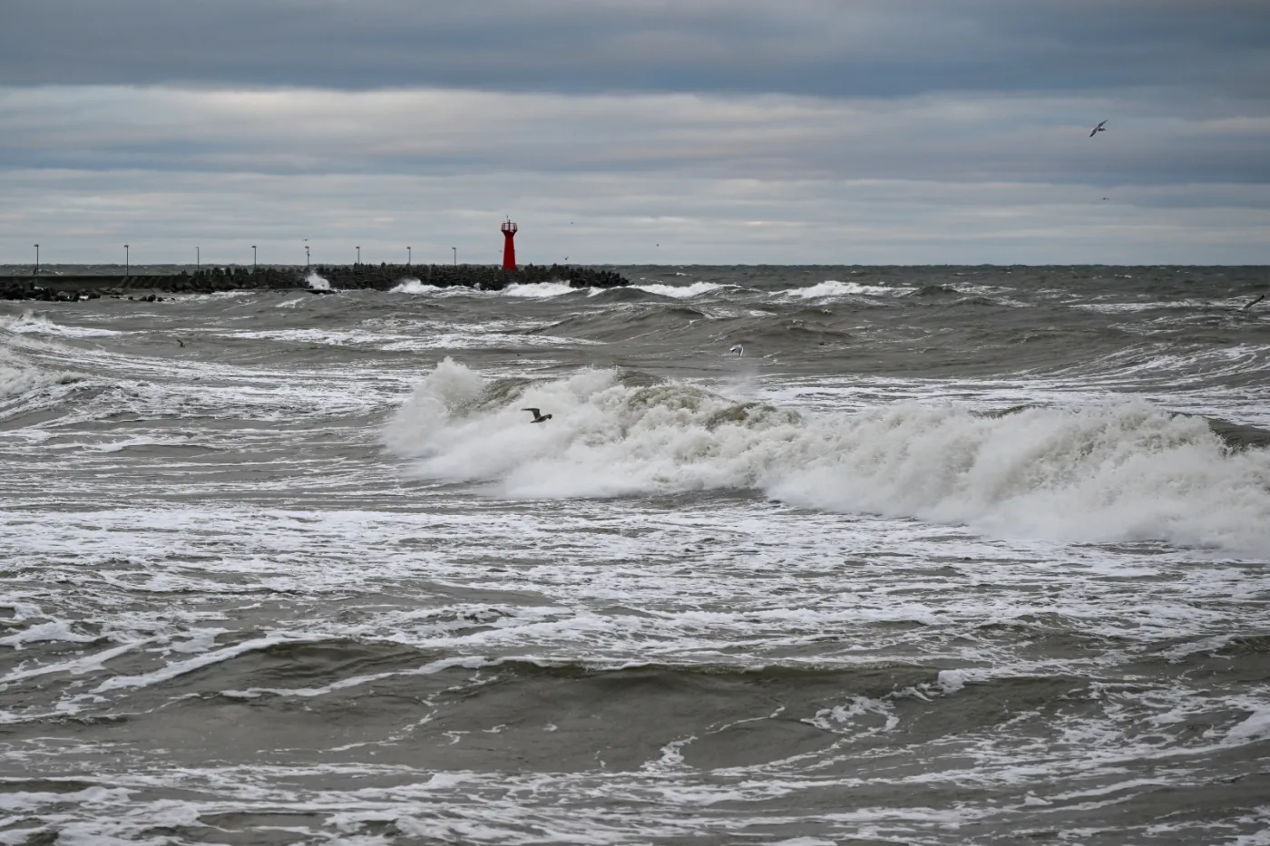 Sztorm na Bałtyku w Kołobrzegu