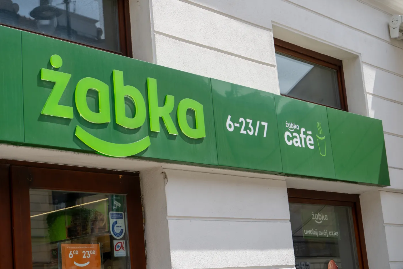 Do której otwarta jest Żabka w Trzech Króli? Godziny otwarcia