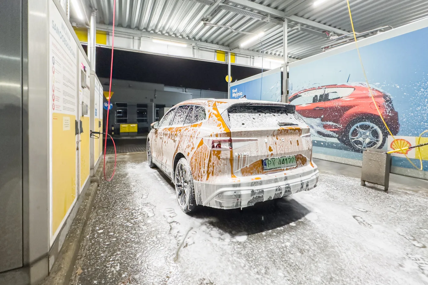 myjnia-bezdotykowa-mycie-auta-38082366.jpg