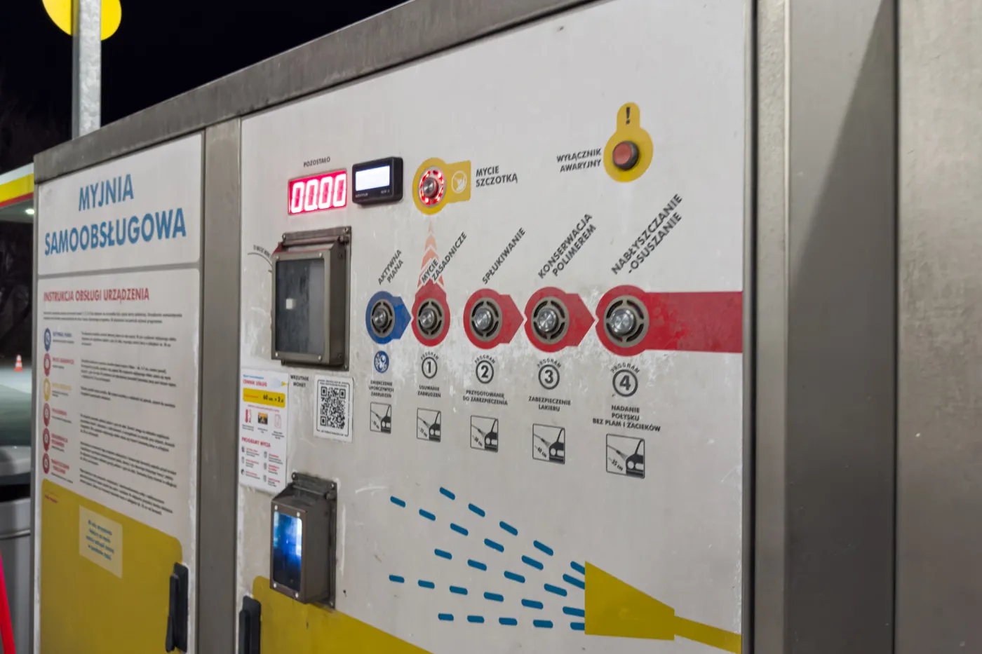 myjnia-bezdotykowa-mycie-auta-38082377.jpg