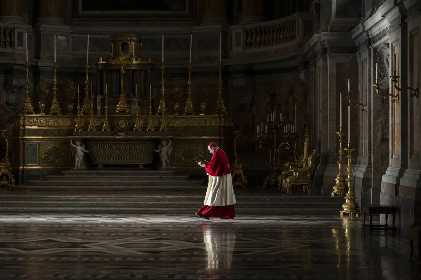 Ralph Fiennes w filmie "Konklawe"