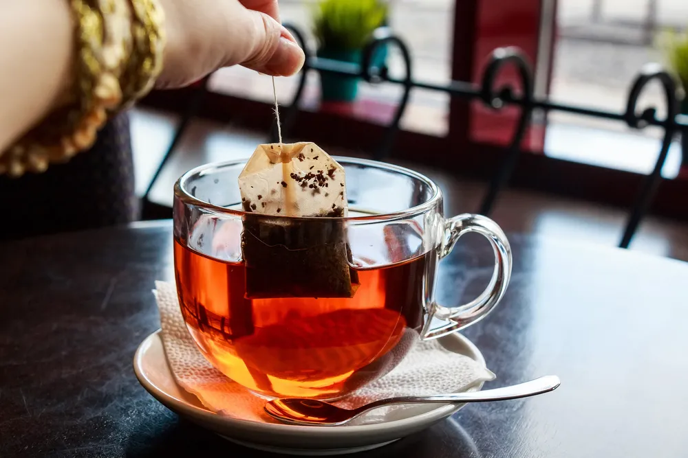 Kupujesz herbatę w torebkach? Dietetyczka ostrzega. "Lepiej przestań"