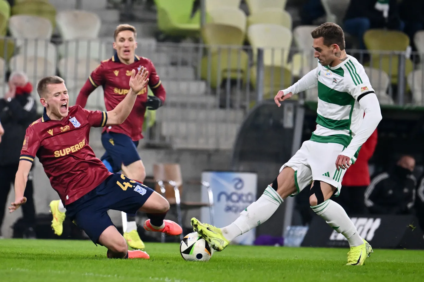 Lech przegrał w Gdańsku, ale gol dla Lechii nie powinien być uznany [WIDEO]