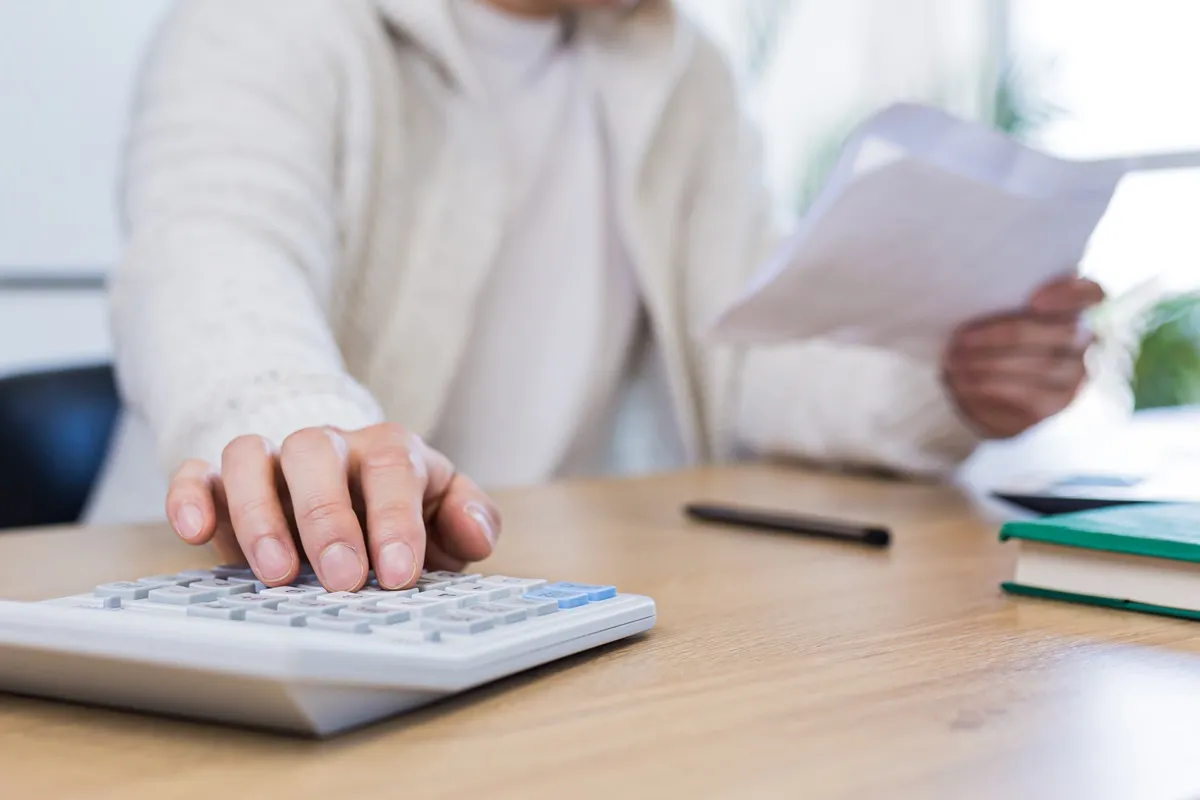 Dodatek stażowy 2025 - jak obliczyć? Czy dodatek stażowy jest opodatkowany?