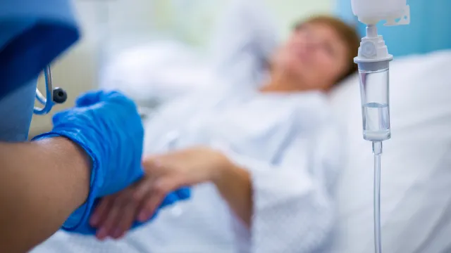 Skandal w hospicjum. Pielęgniarka zatrzymana. Podawała zawyżone dawki leków