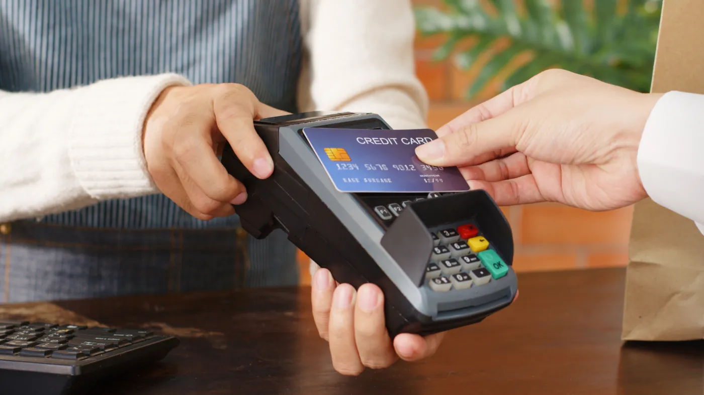 Płacisz kartą? Uważaj, ten powszechny błąd może cię sporo kosztować