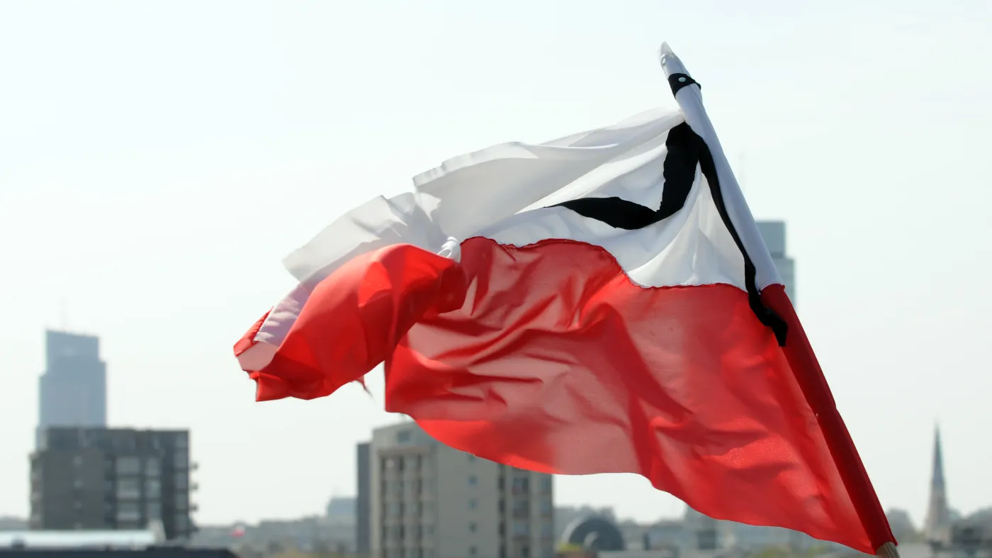 Żałoba narodowa w Polsce 26.04.2025. Czy obowiązuje zakaz imprez? Prawo mówi jasno