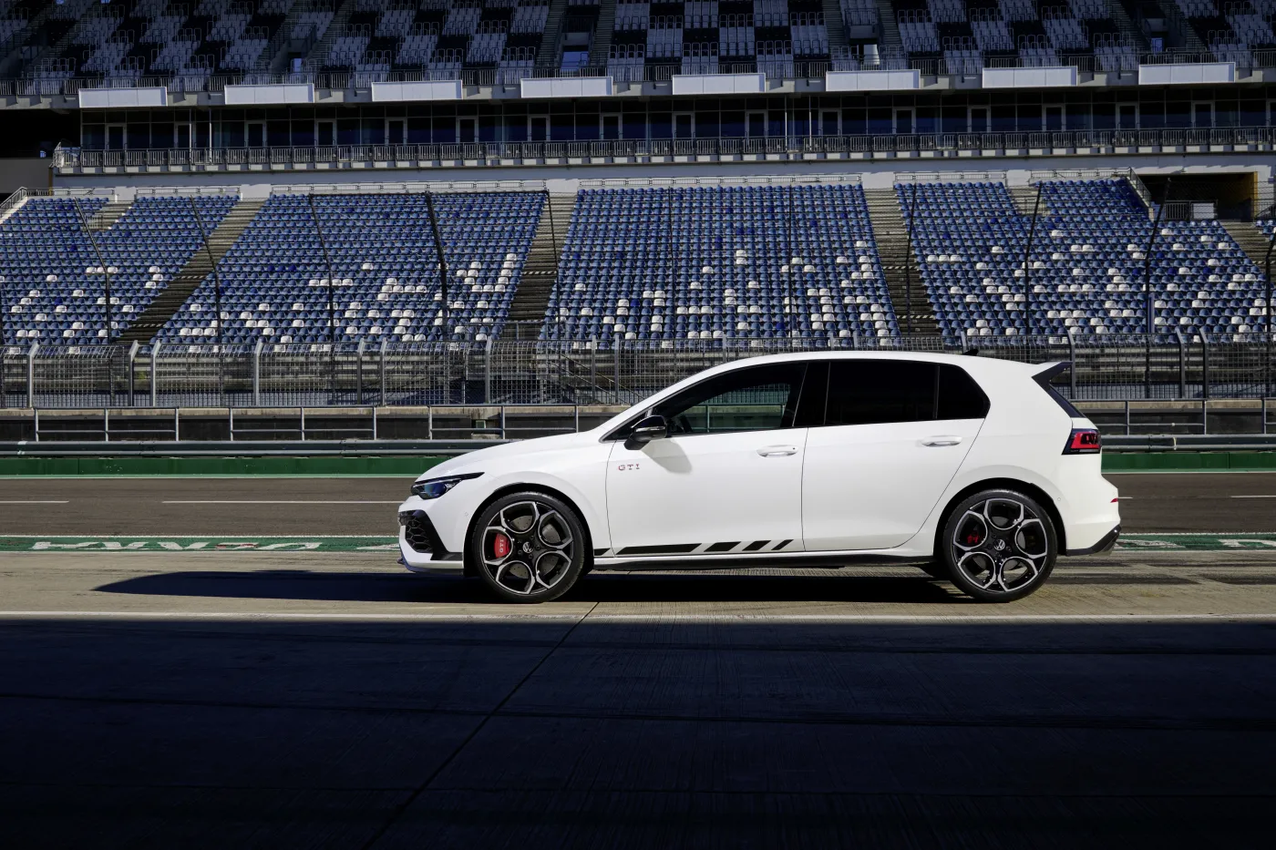 volkswagen-golf-gti-clubsport-38487496.jpeg