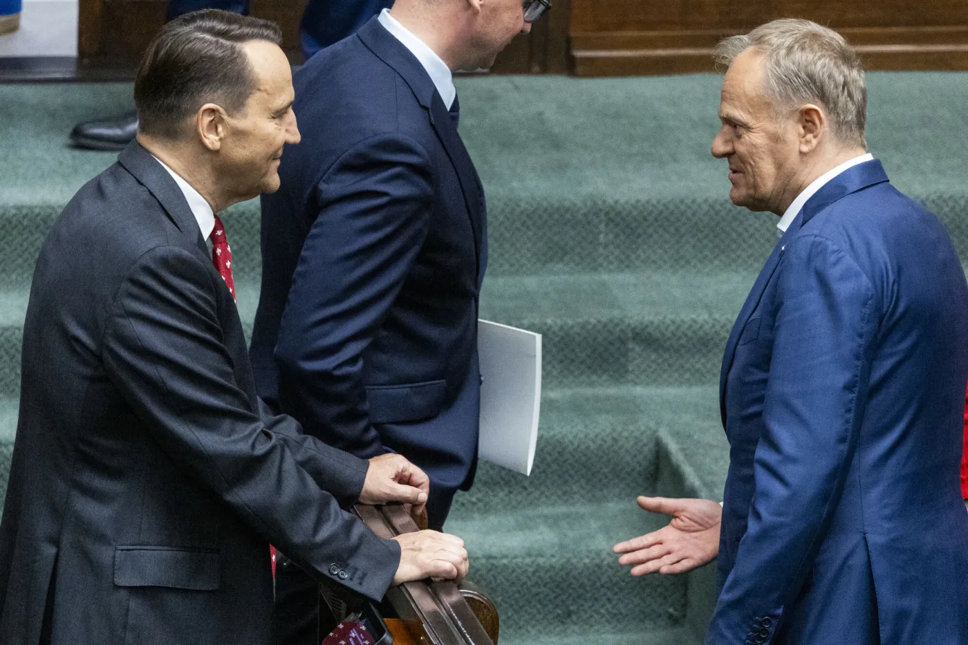 Sikorski lepszym premierem niż Tusk? Nowy sondaż podzielił Polaków